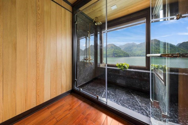 Du thuyền La Regina Legend Vịnh Lan Hạ 